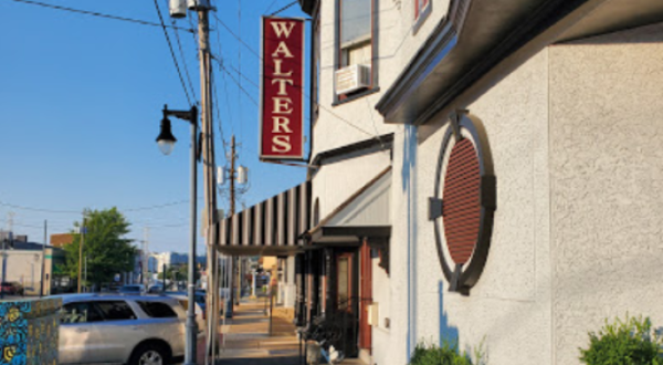 Walter’s Is An Old-School Steakhouse In Delaware That Hasn’t Changed In Decades