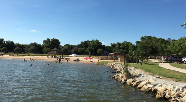 This Secret Summer Wading Pool Is An Oasis Within A Texas City Park
