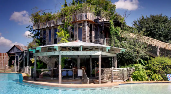 This Treehouse Airbnb In Texas Comes With Its Own Swim-Up Bar