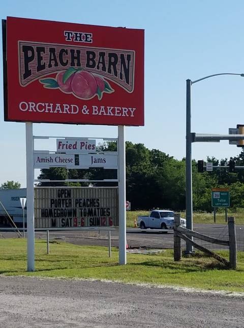 You Can't Pass Up The Incredible Peach Desserts At The Peach Barn Orchard & Bakery In Oklahoma