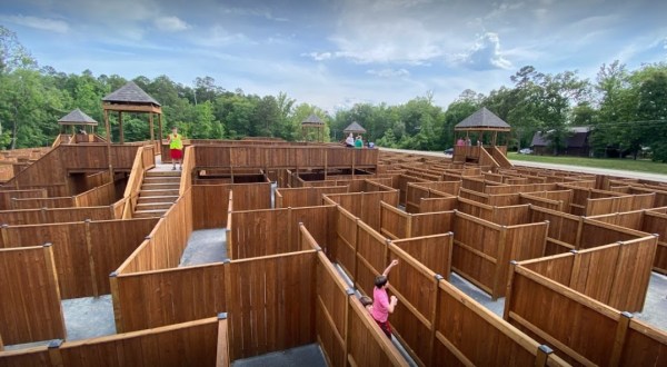 Get Lost In A 29,000 Sq. Ft. Wooden Maze At The MAZE Of Hochatown In Oklahoma