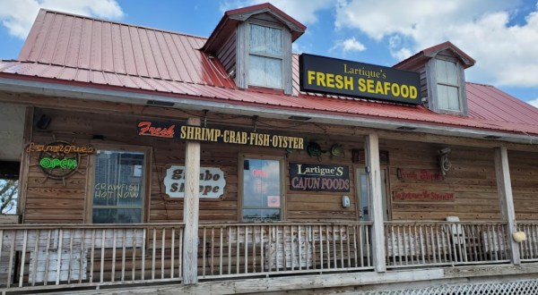 Visit This Rustic Market Tucked Away In An Alabama Beach Town For Fresh And Delicious Seafood