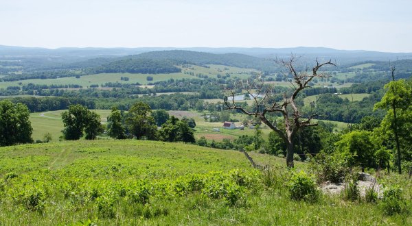 Sky Meadows State Park In Virginia Is Filled With Beginner-Friendly Mountain View Hikes