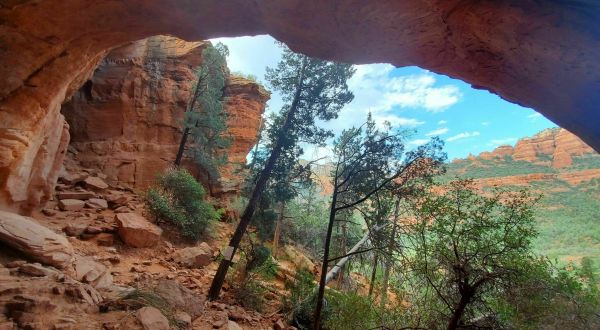 The One-Of-A-Kind Trail In Arizona With Crystal Clear Natural Pools And A Hidden Cave Is Quite The Hike