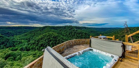 This Hot Tub Cabin In Kentucky Has The Best Views In The State