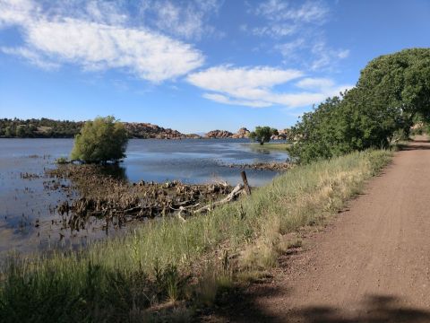 This Beautiful Lakeside Trail In Arizona Is The Most Unique Hike Around