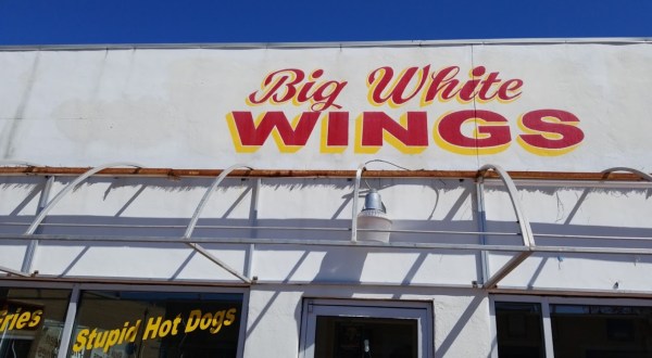 The 7 Best Places In Alabama To Load Up On Mouthwatering Wings On Game Day