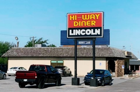 Hi-Way Diner Is An Unassuming Spot In Nebraska That Doesn't Look Like Much, But The Food Is Sensational
