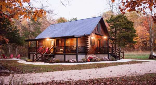 An Overnight Stay At This Secluded Cabin In Missouri Costs Less Than $140 A Night And Will Take You Back In Time