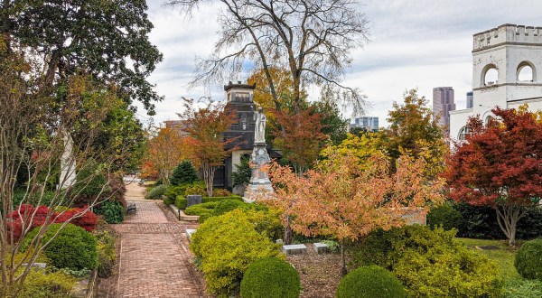 It Doesn’t Get More Halloween Than Picking Pumpkins In Atlanta’s Oakland Cemetery