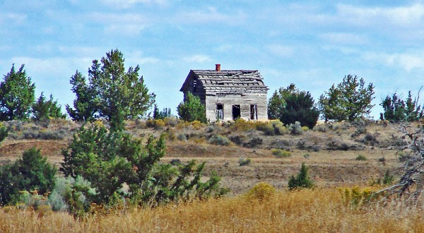 The Oregon Ghost Town That’s Perfect For An Autumn Day Trip