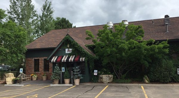 Enjoy A Fabulous Family-Style Brunch At Ike’s, A Delicious Restaurant In Minnetonka, Minnesota