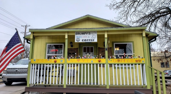 The Grooviest Place To Dine In Arkansas Is Grumpy’s Peace, Love, And Coffee, A Hippie-Themed Restaurant