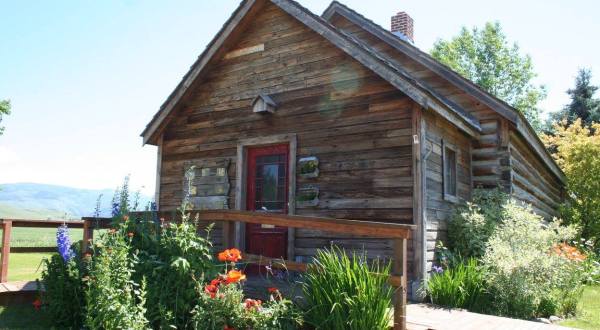 You Can Tour A One-Room Schoolhouse From 1912 At This Unique Montana Museum