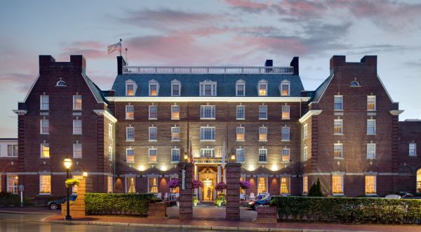The Historic Hotel Viking In Rhode Island Is Notoriously Haunted And We Dare You To Spend The Night
