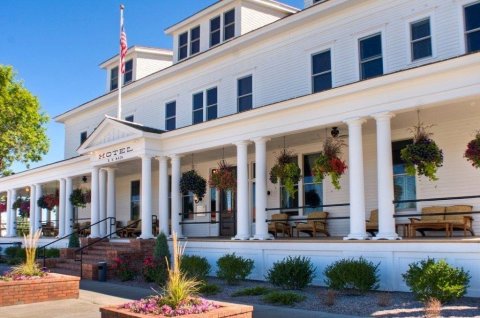 The Historic Sacajawea Hotel In Montana Is Notoriously Haunted And We Dare You To Spend The Night