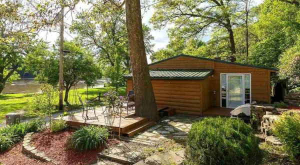 Book A Secluded Getaway At This Retro Riverside Cabin In Illinois