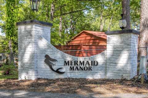 Mermaid Manor, An Airbnb In Arkansas, Is As Magical As It Sounds       
