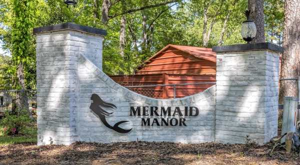 Mermaid Manor, An Airbnb In Arkansas, Is As Magical As It Sounds       