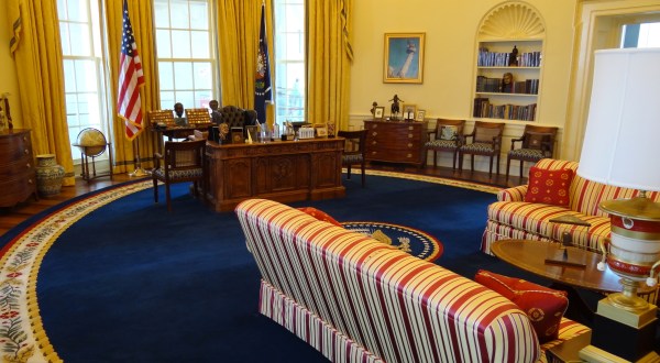 You Can Visit An Exact Replica Of The White House’s Oval Office Right Here In Arkansas