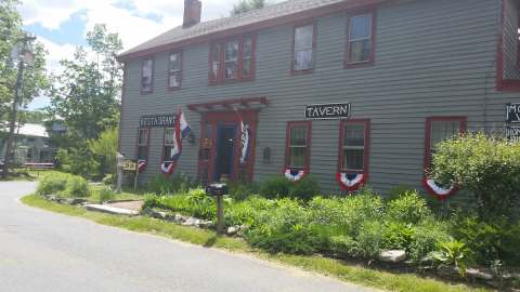 Stay Overnight In The 284 Year-Old New Boston Inn, An Allegedly Haunted Spot In Massachusetts