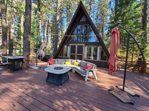 Stay At This Secluded Cabin In Idaho For A Peaceful Weekend Getaway In The Mountains