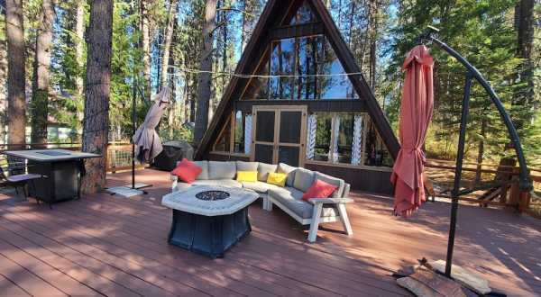 Stay At This Secluded Cabin In Idaho For A Peaceful Weekend Getaway In The Mountains