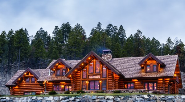 Curl Up In A Cozy Suite This Season At Coyote Bluff Estate In Montana