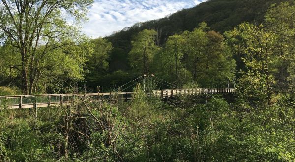The Terrifying Swinging Bridge Near Pittsburgh That Will Make Your Stomach Drop