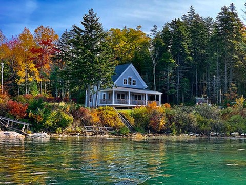 These Coastal Cottages In Maine Have Been Offering Visitors The Most Beautiful Autumn For 90 Years