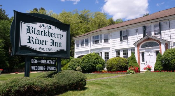 The Historic Blackberry River Inn In Connecticut Is Notoriously Haunted And We Dare You To Spend The Night