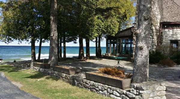 Wisconsin’s Local-Approved Glidden Lodge Has The Best Food And Views In Door County