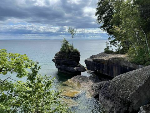 The Bay View And Woods Trail In Wisconsin Takes You From The Beach To The Forest And Back