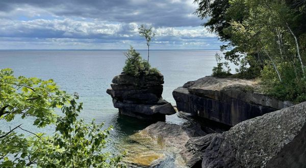 The Bay View And Woods Trail In Wisconsin Takes You From The Beach To The Forest And Back