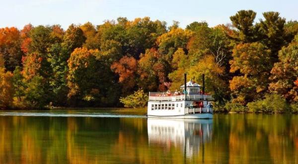 Wisconsin’s Clear Water Harbor Cruises Will Take You On A Breathtaking Color Tour