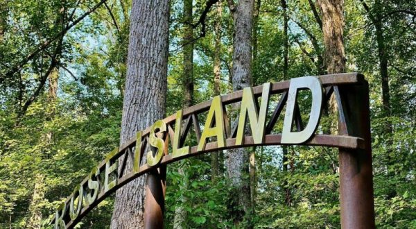 A Mysterious Woodland Trail In Indiana Will Take You To The Original Rose Island Ruins