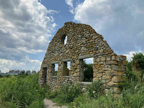 A Mysterious Woodland Trail In Rhode Island Will Take You To The Original Scarborough Beach Ruins