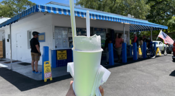The Mountainous Milkshakes At This Florida Shack Are Always Worth The Wait In Line