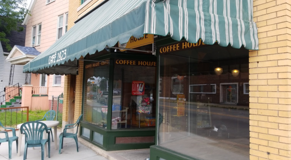 The Charming Library Cafe In Michigan Where Books And Brews Are Combined