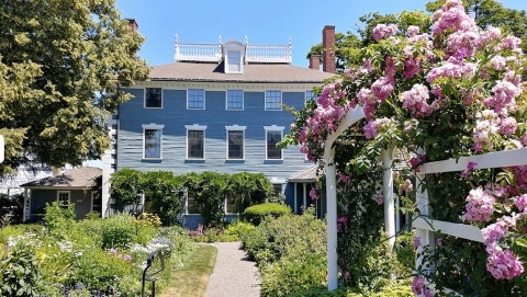 Touring This Historic Home And Garden In New Hampshire Is The Most Beautiful Step Back In Time
