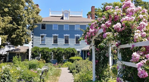 Touring This Historic Home And Garden In New Hampshire Is The Most Beautiful Step Back In Time