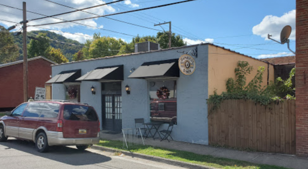 Just Steps From The Appalachian Trail, The Damascus Diner Is A Hiker-Approved Eatery In Virginia