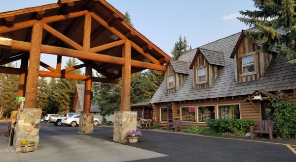 Wyoming’s Hatchet Grill Is A Log Cabin Restaurant That’s The Best Kept Secret In The Tetons