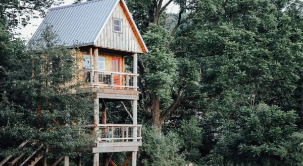 An Overnight Stay At This Secluded Cabin In Ohio Costs Less Than $130 A Night And Will Take You Back In Time