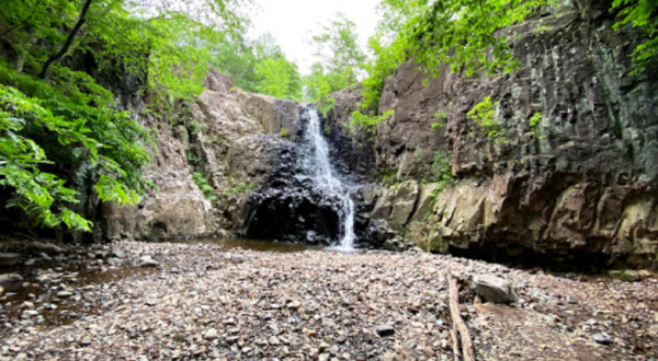 Hemlock Falls Trail In New Jersey Will Lead You Straight To A Beautiful Waterfall