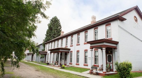 The Historic Totten Trail Inn In North Dakota Is Notoriously Haunted And We Dare You To Spend The Night