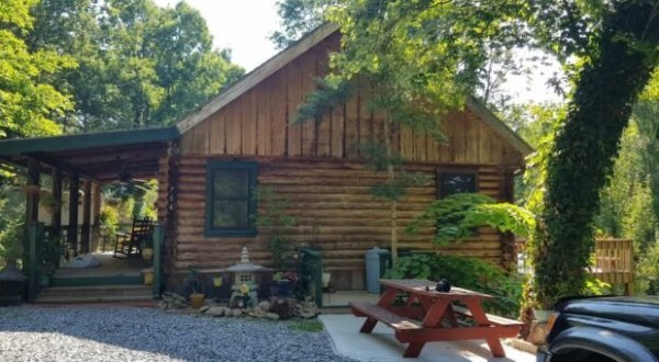 An Overnight Stay At This Secluded Cabin In Tennessee Costs Less Than $100 A Night And Will Take You Back In Time