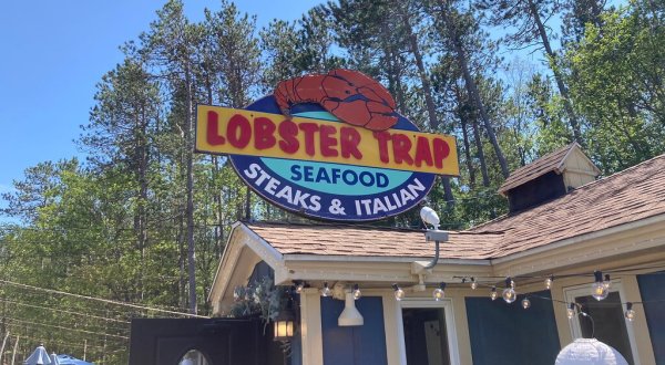 This Colorful New Hampshire Lobster Shack Should Satisfy Every Seafood Craving You Have