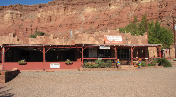 Cliff Dwellers Restaurant Is A Middle-Of-Nowhere Arizona Eatery With Awe-Inspiring Grand Canyon Views