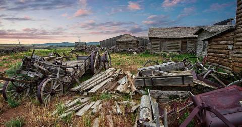 These 18 American Ghost Towns Will Chill You To The Bone